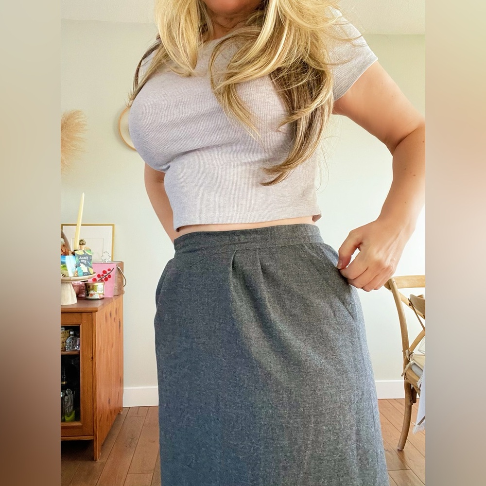 Vintage Gray100% Wool midi Skirt - Picture 2 of 10